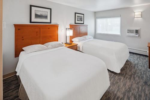 Best Western Plus Edgewater Hotel - image 11