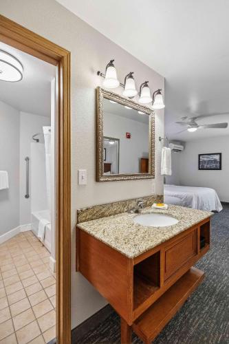 Double Room – No Exterior Windows