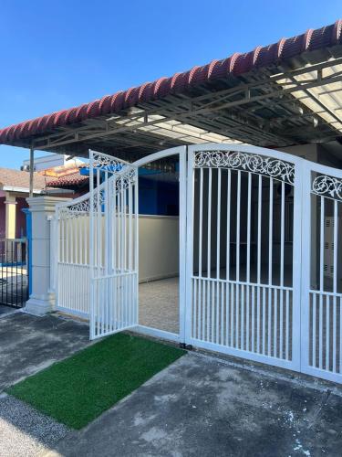 Balkons/terase, 1300m² 1 guļamistaba, 2 privāta vannas istaba Māja Bandar Tasik Puteri
 (Bdr Tasik Puteri Muslim Homestay) in Bandar Tasik Puteri
