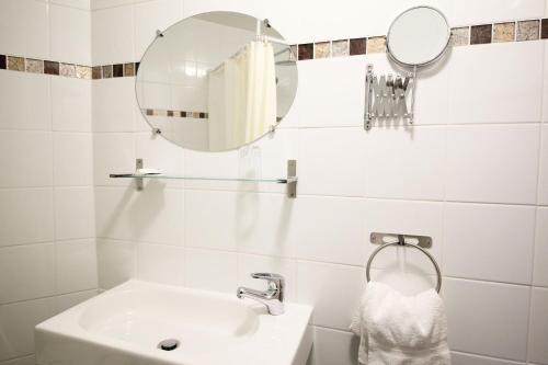 Hotel des Pyrénées - image 2