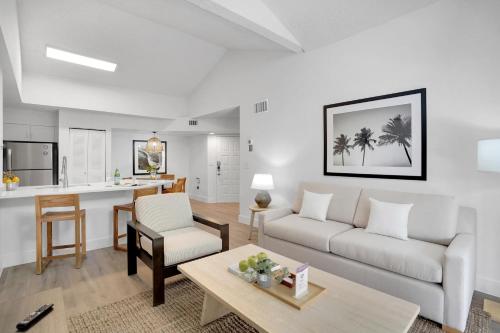 Comfy Apartments at Sheridan Ocean Club in Florida in Dania Beach, USA