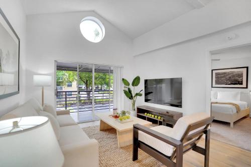 Comfy Apartments at Sheridan Ocean Club in Florida in Dania Beach, USA