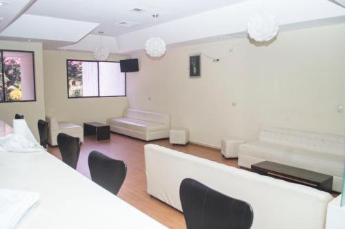 Farallones Hotel