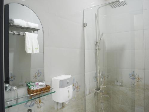 Deluxe Double Room image 7
