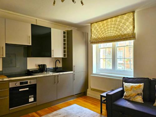 Apartment in Central London - image 13