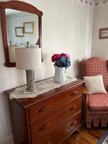 Peaceful Getaway by Buttonwood Park full amenities Peaceful Getaway by Buttonwood Park full amenities