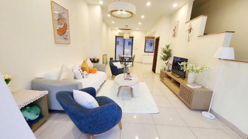 5 bedrooms, 10 beds