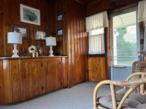 Peaceful Getaway by Buttonwood Park full amenities Peaceful Getaway by Buttonwood Park full amenities