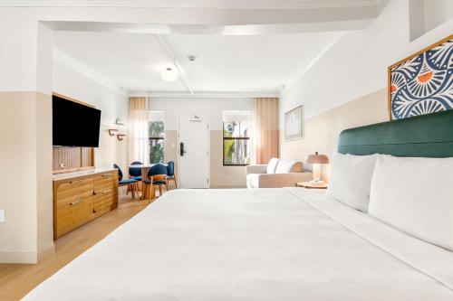 Two-Bedroom Villa image 10