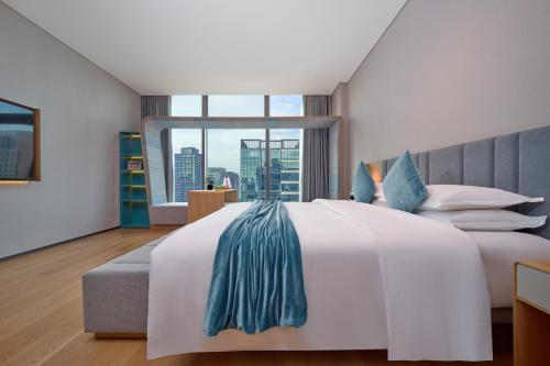 Deluxe Double Room (2 Adults + 1 Child) image 3