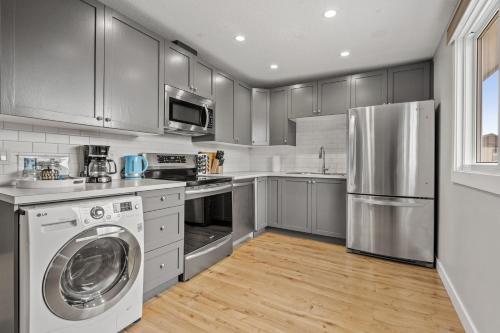 Comfy, Cozy, Central Calgary, 2BR and 1BTH, Calgary (photo 5)