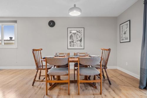 Comfy, Cozy, Central Calgary, 2BR and 1BTH, Calgary (photo 7)
