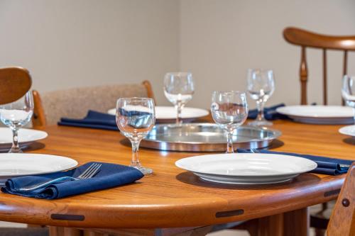 Comfy, Cozy, Central Calgary, 2BR and 1BTH, Calgary (photo 8)