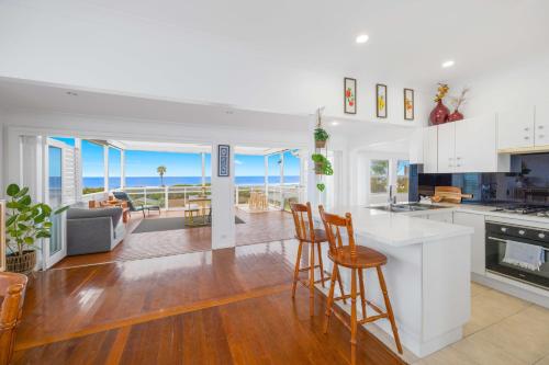 Sun Catcher - ocean views, walk to beach, lake, cafés, shops, Lake Cathie (Foto 6)