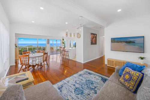 Sun Catcher - ocean views, walk to beach, lake, cafés, shops, Lake Cathie (Foto 5)
