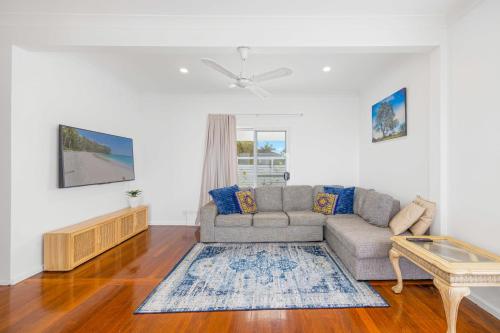 Sun Catcher - ocean views, walk to beach, lake, cafés, shops, Lake Cathie (Foto 9)
