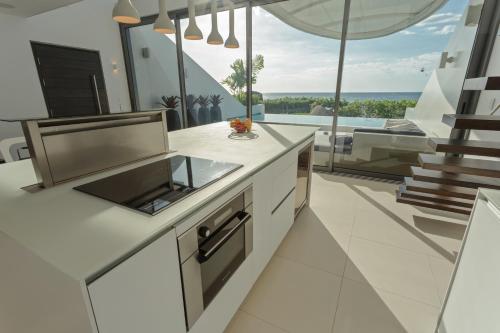 Kata Rocks Resort & Residences