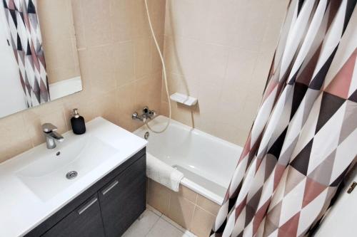 Fürdőszoba, Comfortable Apartment in Alcanar with Shared Pool in Les Cases d'Alcanar