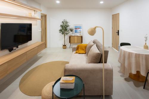 Peaceful Townhouse in Sathorn Near Saint Louis BTS, Yan Nawa