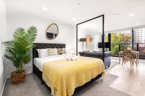 Relaxing Aircon Studio Living Beside Park in CBD - Pool & Gym, Auckland