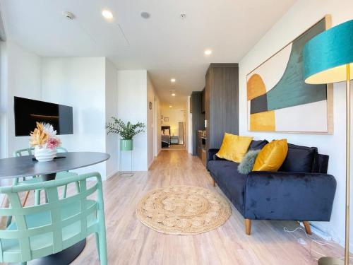 Parkside Elegance 1BR Urban Getaway on Queen St - Pool Gym, Auckland (photo 9)