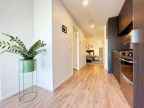 Parkside Elegance 1BR Urban Getaway on Queen St - Pool Gym, Auckland (photo 11)