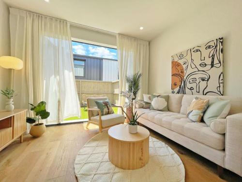 City Serenity 2BR Townhouse vs AC Backyard & Parking, Auckland