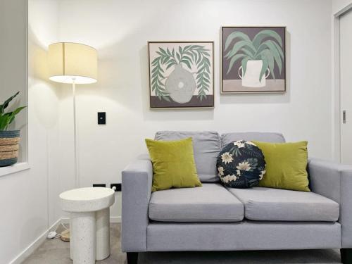 Lush City Escape - Fresh 1B Studio Near Skytower Pool Gym SaunaSauna, Auckland (photo 5)