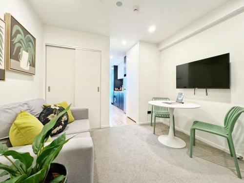 Lush City Escape - Fresh 1B Studio Near Skytower Pool Gym SaunaSauna, Auckland (photo 6)