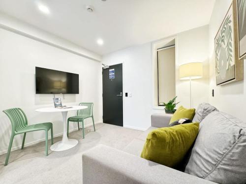 Lush City Escape - Fresh 1B Studio Near Skytower Pool Gym SaunaSauna, Auckland (photo 7)