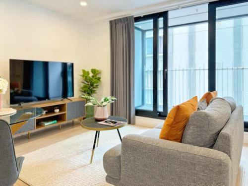 Prime Location Modern 1BR Beside Skytower VS Pool