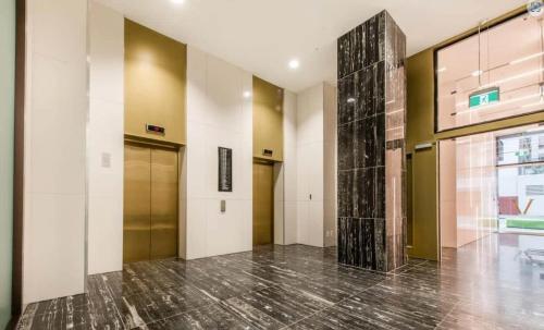 Prime Location Modern 1BR Beside Skytower VS Pool