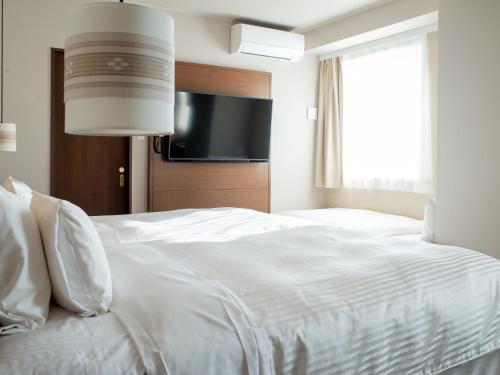 2 twin beds, 1 sofa bed