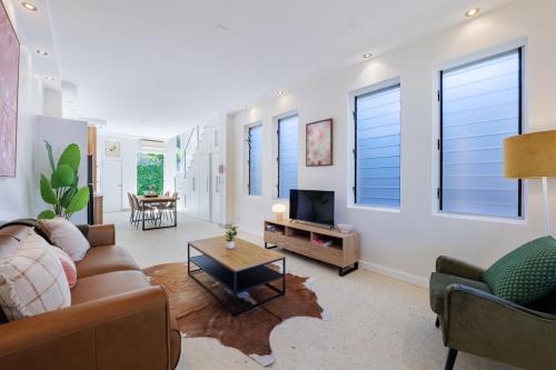 2 Bedroom Renovated Cottage - 1 Stop to Central in อเล็กซานเดรีย