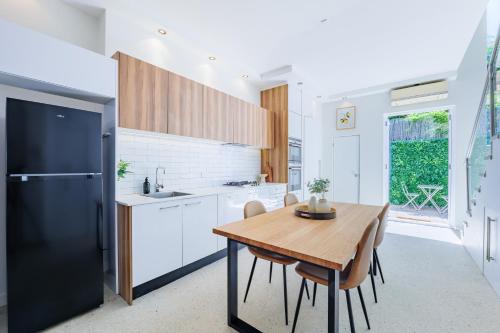 2 Bedroom Renovated Cottage - 1 Stop to Central in อเล็กซานเดรีย