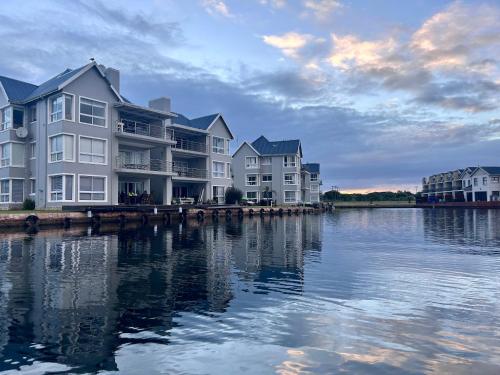 Exterior view, Marina View Guest House in Aston Bay