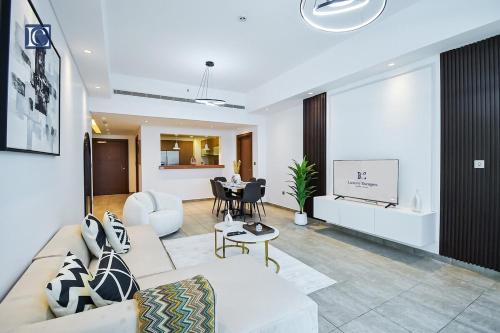 Exclusive 2BR Home Marina Residence 4, The Palm, Dubai (photo 2)