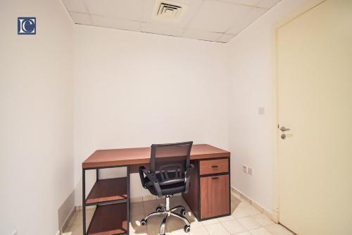 Exclusive 2BR Home Marina Residence 4, The Palm, Dubai (photo 3)