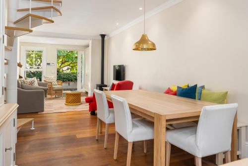 Light & Airy 3 Bedroom Green Point Family Home - main image