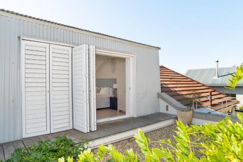 Light & Airy 3 Bedroom Green Point Family Home - image 4