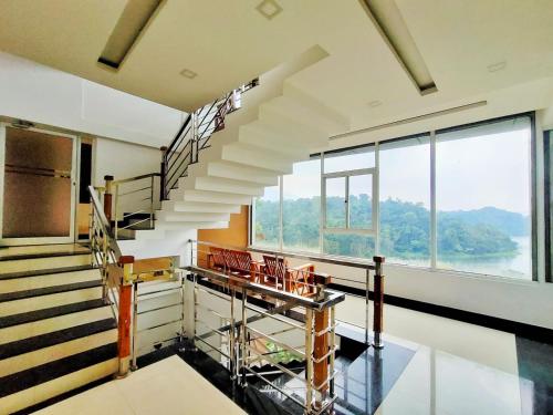 MIZZLE RESORT in Padinjarathara