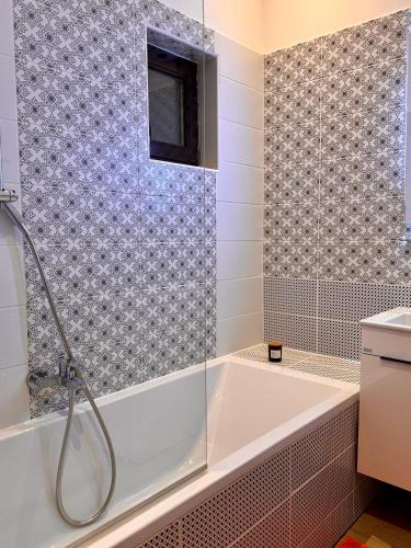 Superior Apartment image 5