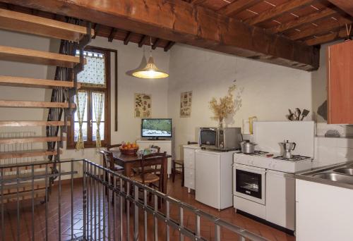 2 bedrooms, 3 beds