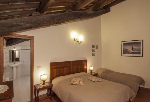 1 double bed, 1 twin bed