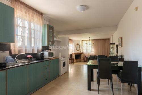 Traditional villa appartment with garden, also for gatherings ,15 minutes from Thessaloniki airport in 帕諾拉馬區