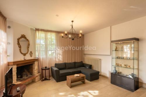 Traditional villa appartment with garden, also for gatherings ,15 minutes from Thessaloniki airport in 帕諾拉馬區