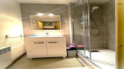 Badkamer, Résidence Les Cytises - Jolie T2 avec balcon pour 4 personnes avec vue sur les montagnes. MAE-1631 (Residence Les Cytises - Jolie T2 avec balcon pour 4 personnes avec vue sur les montagnes. MAE-1631) in Vallouise