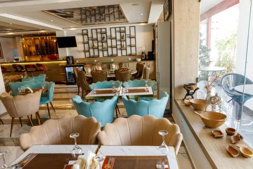 Restaurant, SANA Hotel in Abidjan