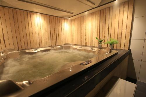  Luxus Familienvilla mit Jacuzzi & Sauna in Tzummarum