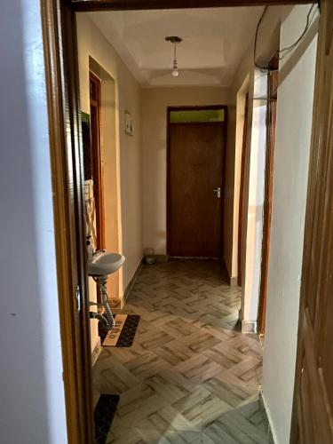 ระเบียง/ชานเรือน, Koigi Apartment in ทิกา